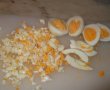 Salata de surimi cu ton, oua si pickles-3