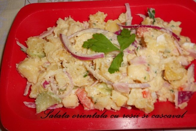 Salata orientala cu rosii si cascaval