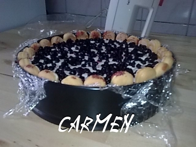 Tort de pere cu crema de iaurt.