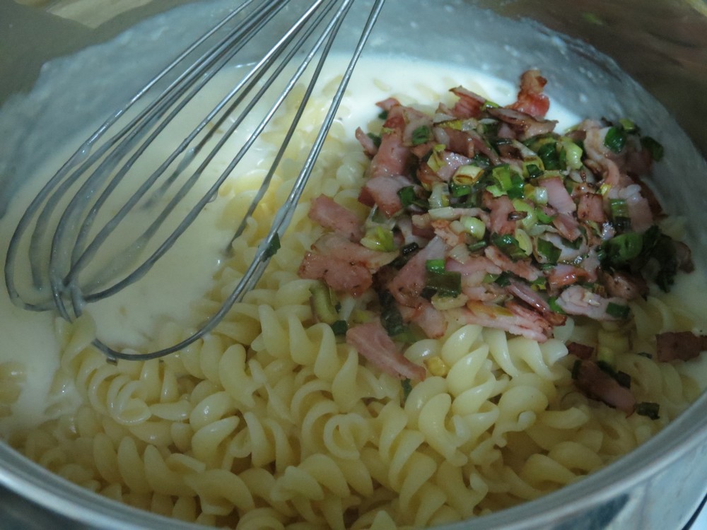 Fusilli cu crema de branza si bacon