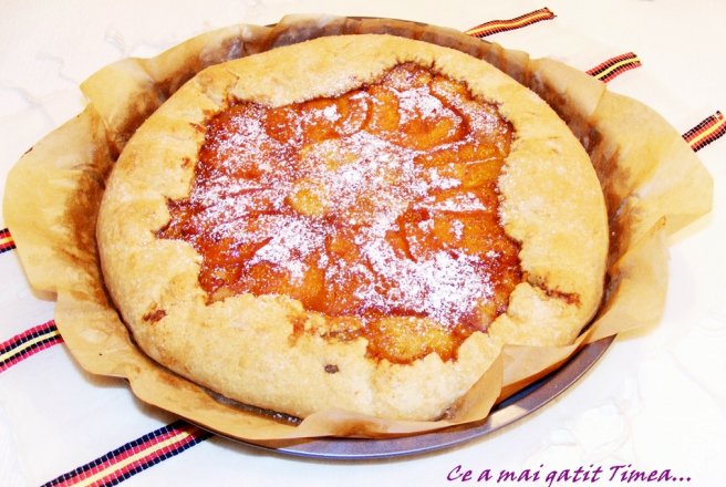 Crostata cu piersici si caise