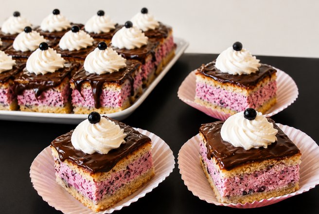 Prajitura cu mousse de afine