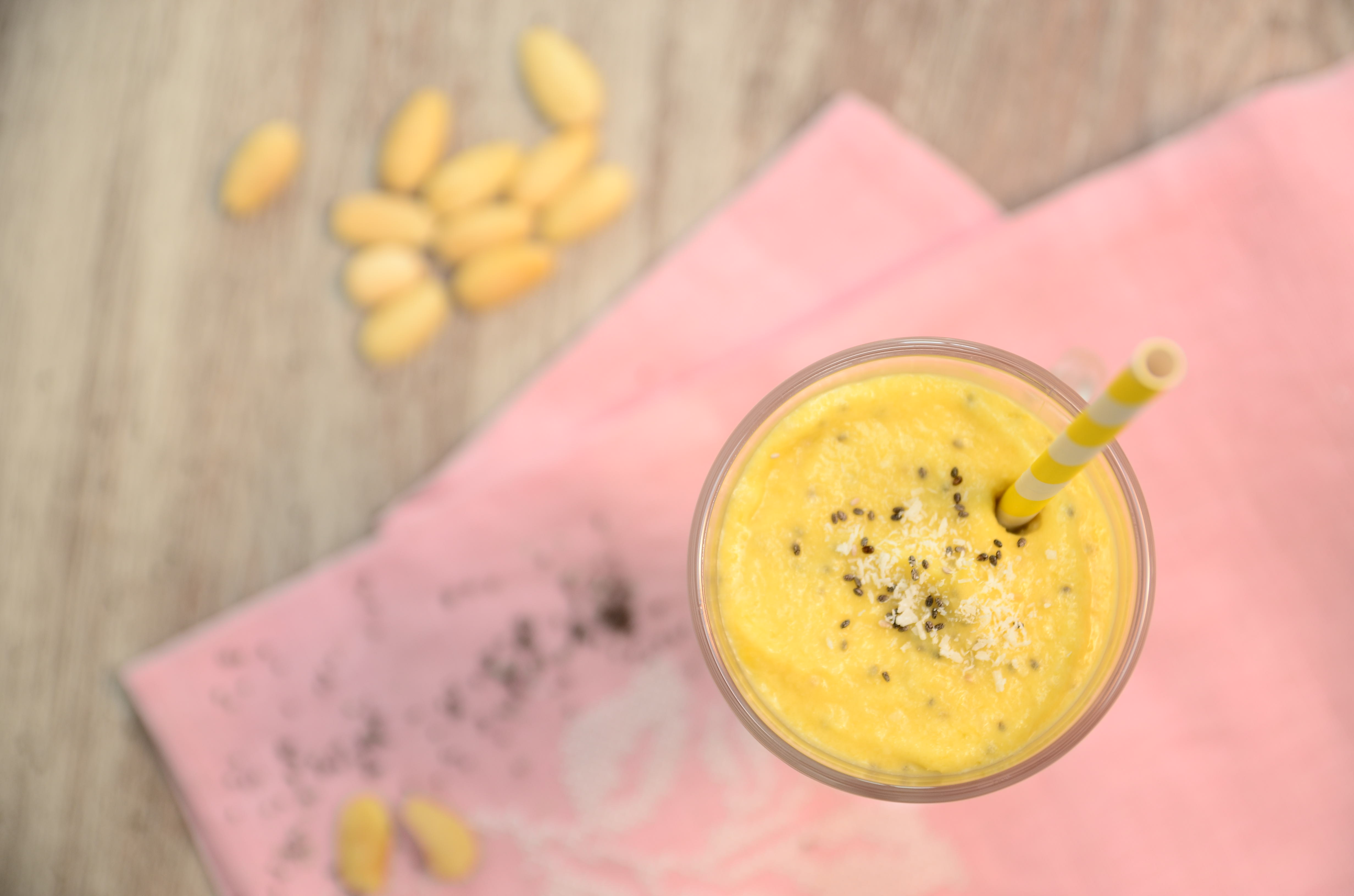 Smoothie de mango cu lapte de cocos si seminte chia