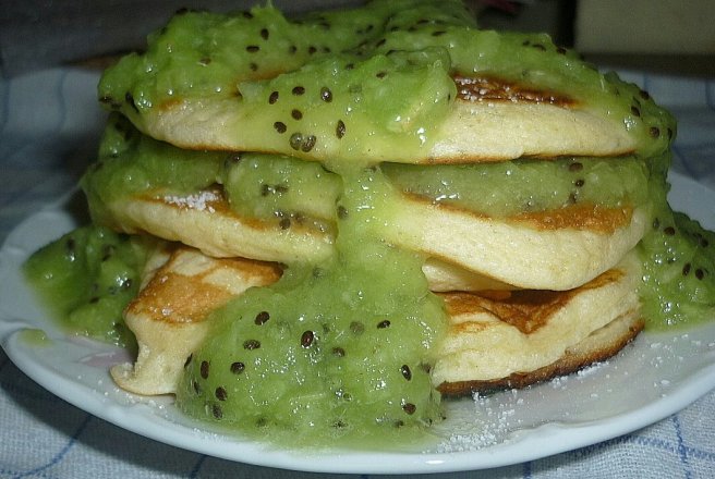 Pancakes (clatite americane) cu kiwi