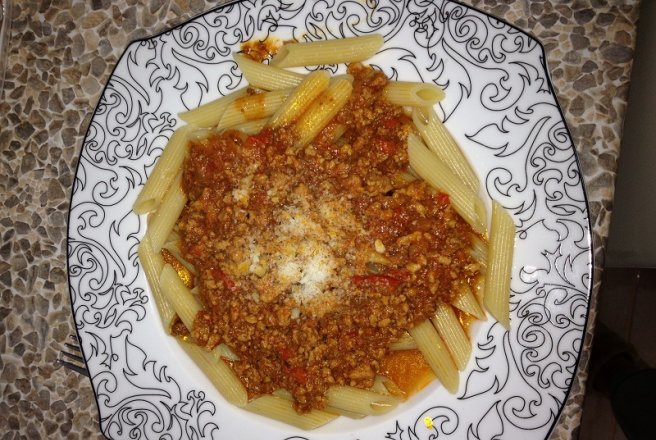 Penne bolognese