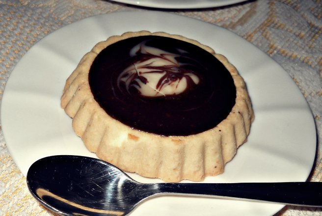 Mini tarte fragede cu ciocolata