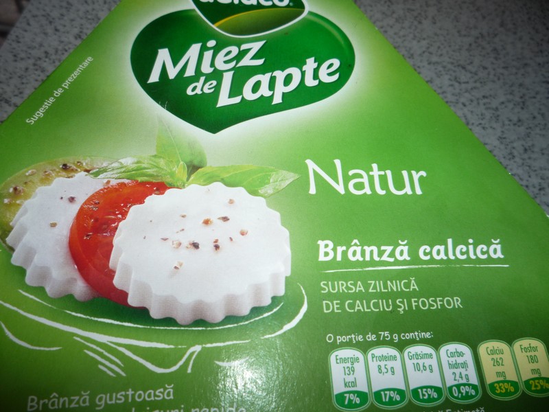 Duo mousse de ciocolata cu Miez de lapte si sos de capsuni