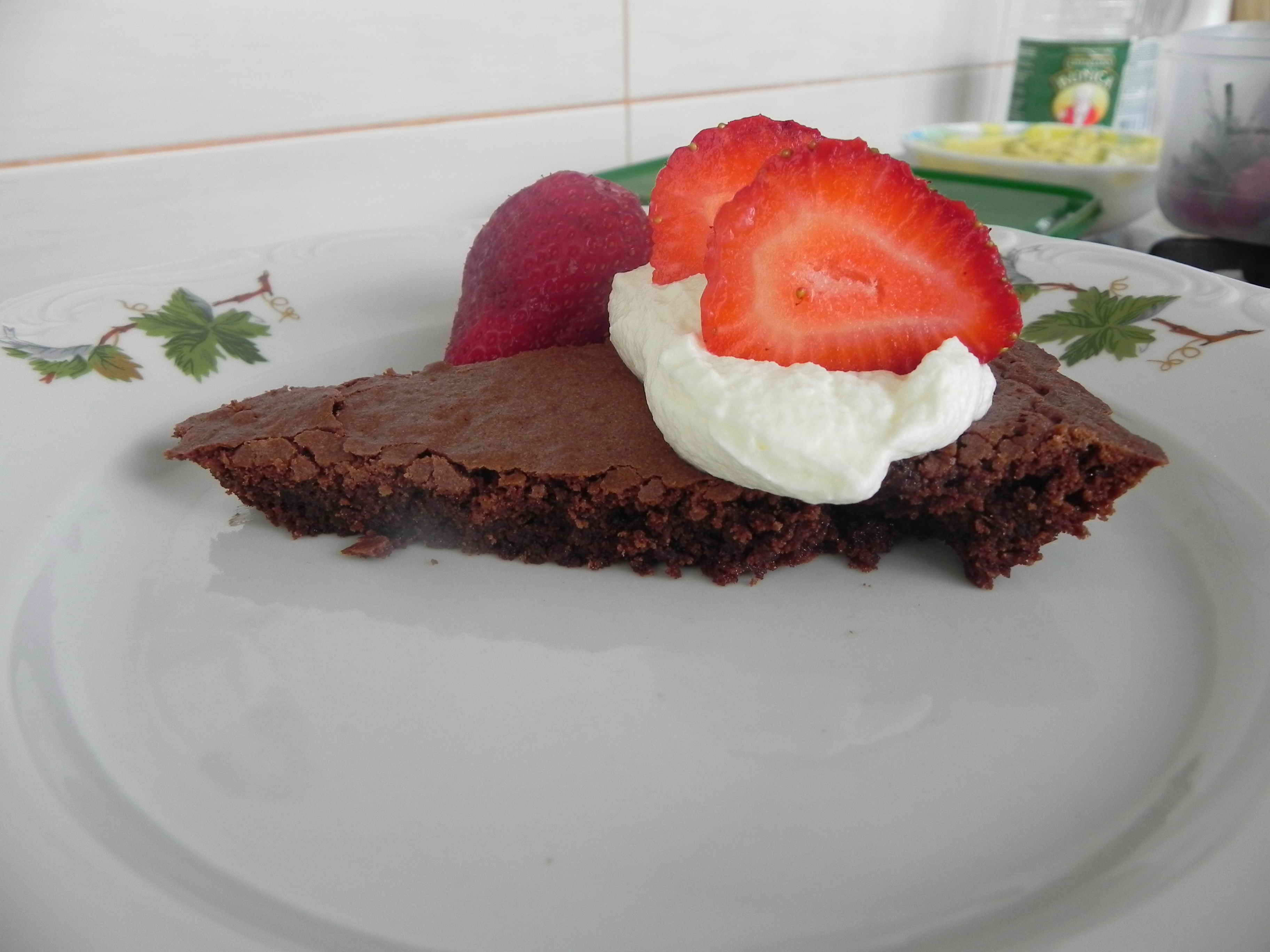 Tarta Brownie cu frisca si capsuni