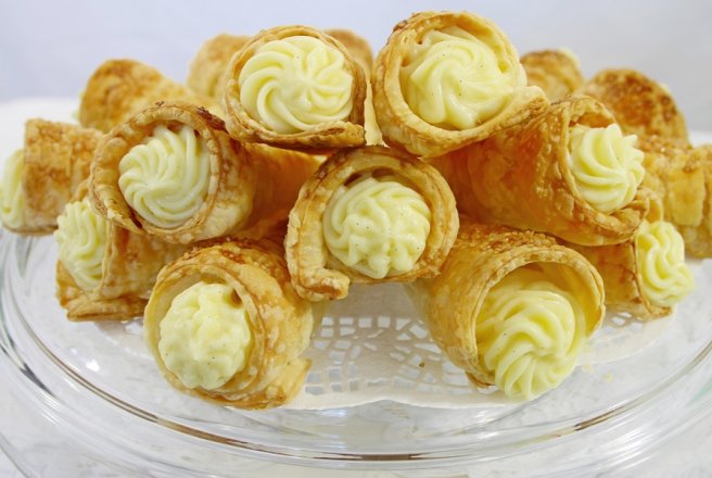 Cornetti cu crema de vanilie