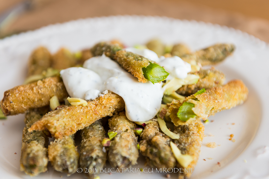 Salata de sparanghel pane in parmezan