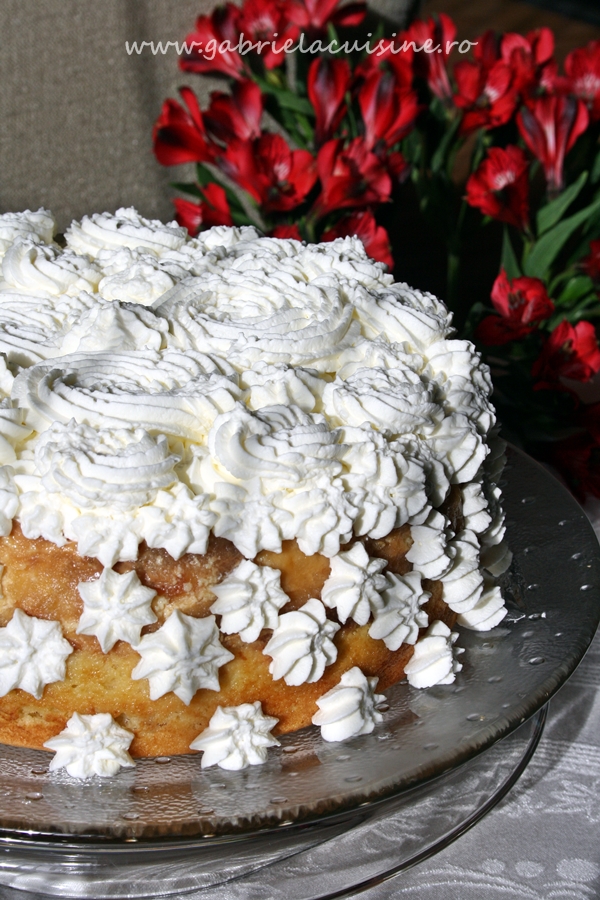 Tort de mere cu crema de zahar ars, cea mai delicioasa reteta