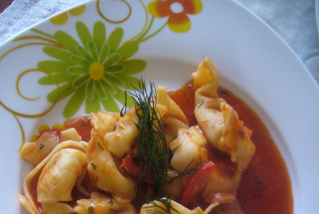 Tortellini cu sos de rosii