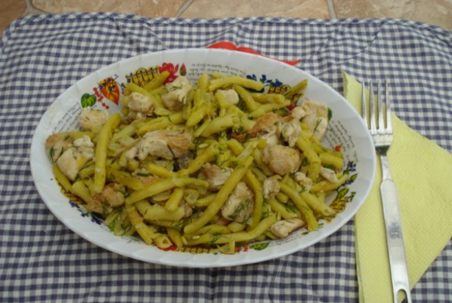 Salata de fasole verde cu piept de pui