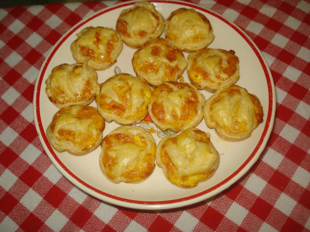 Gustare calda cu branza si cascaval