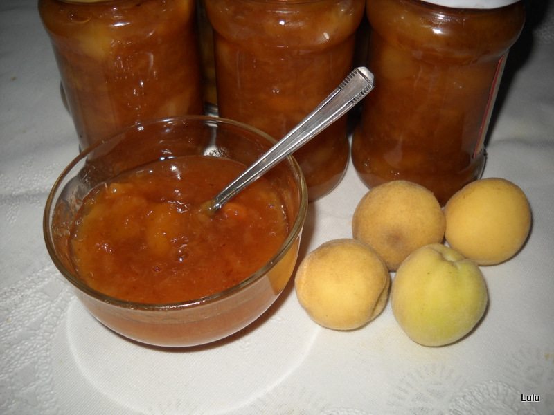 Dulceata de piersici albe