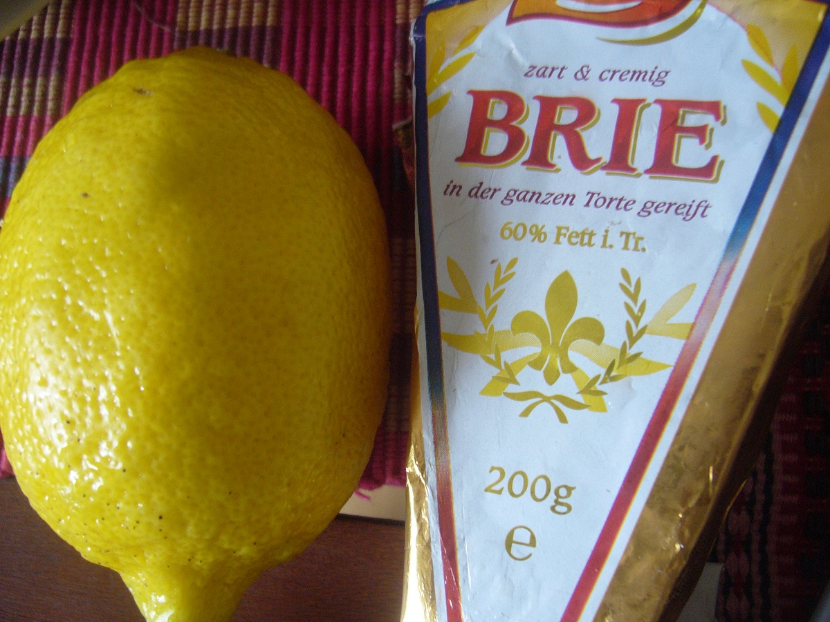 Rulouri de vinete cu branza brie