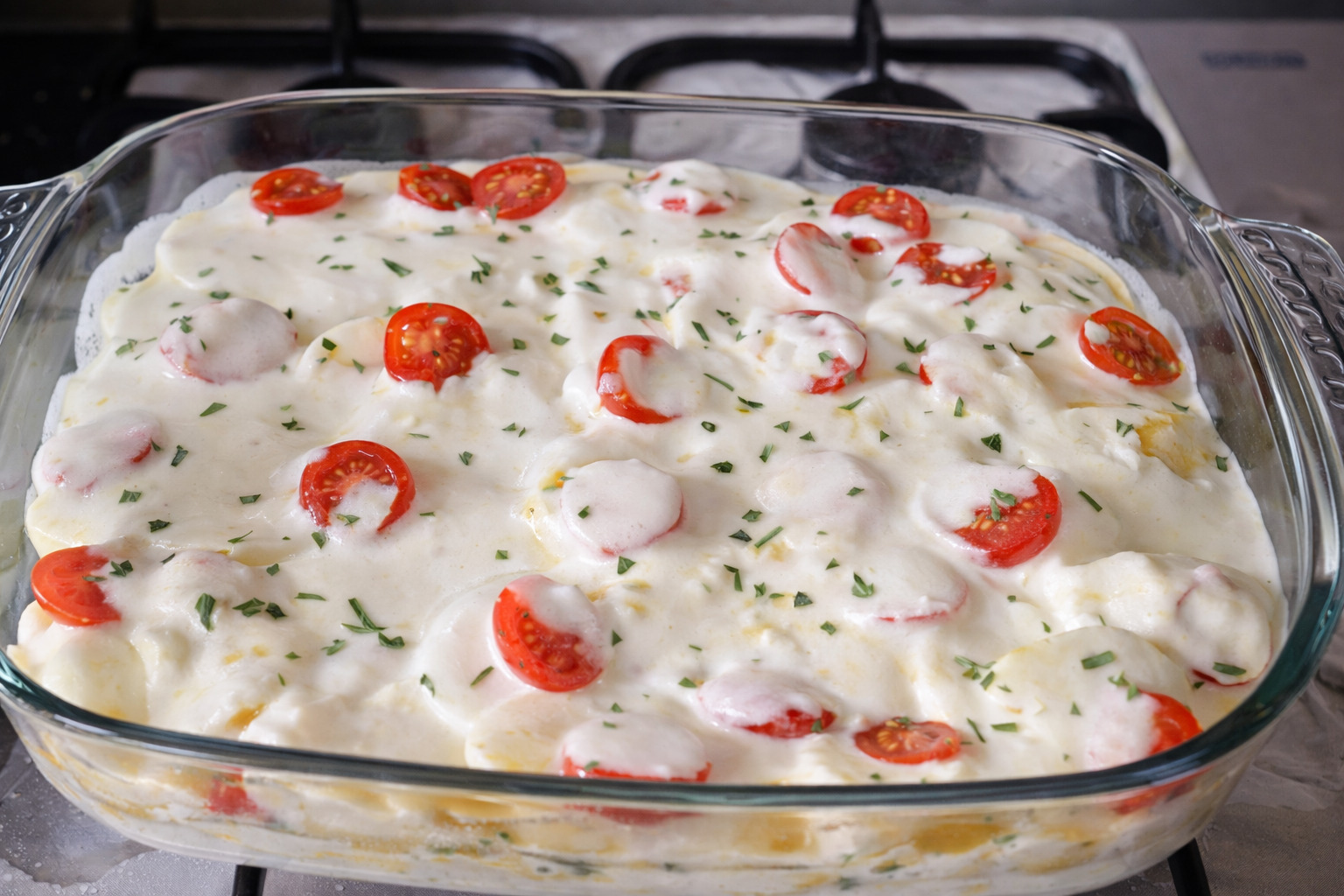 Piept de pui cu cartofi si sos bechamel