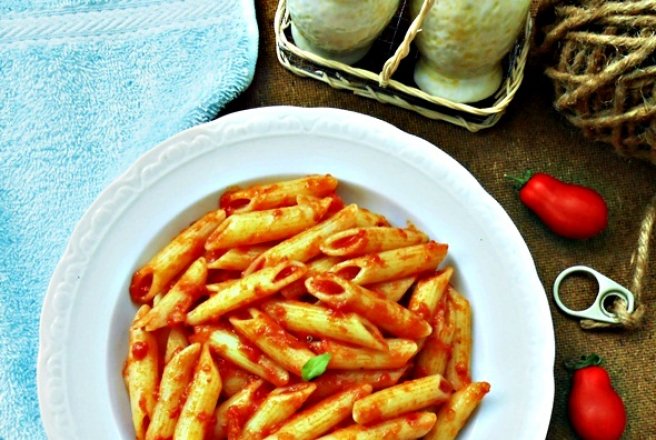 Penne cu sos de rosii