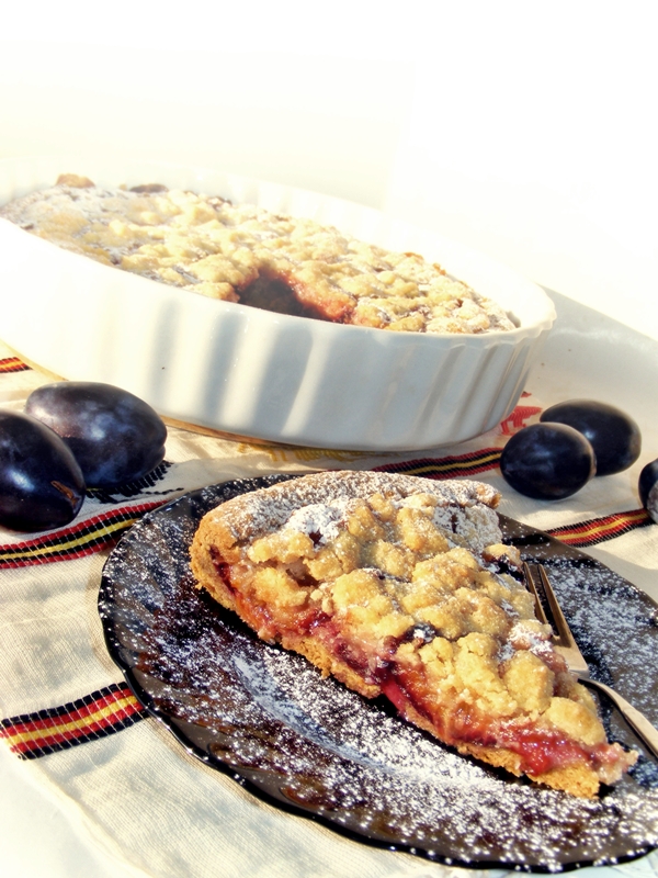 Tarta cu prune si crumble