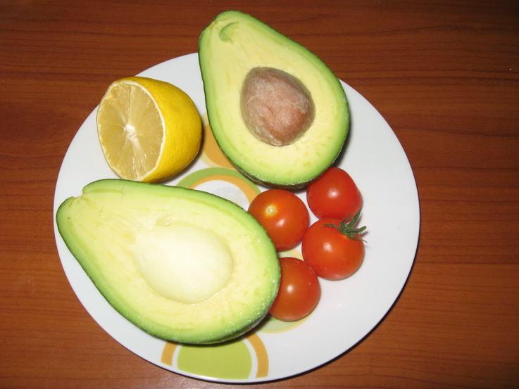 Salata de avocado cu crema de branza