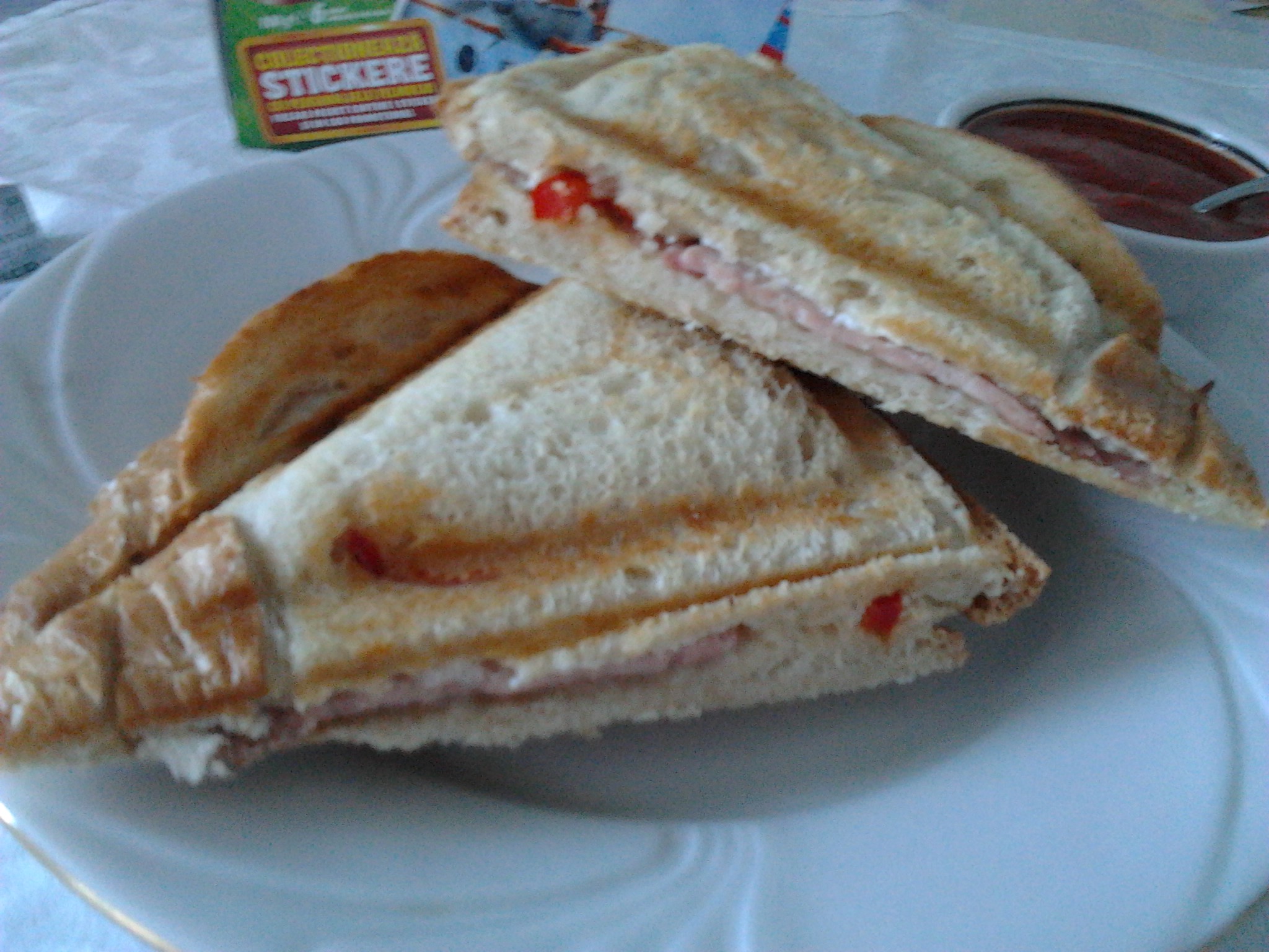 Sandwich cald cu Ceva Fin