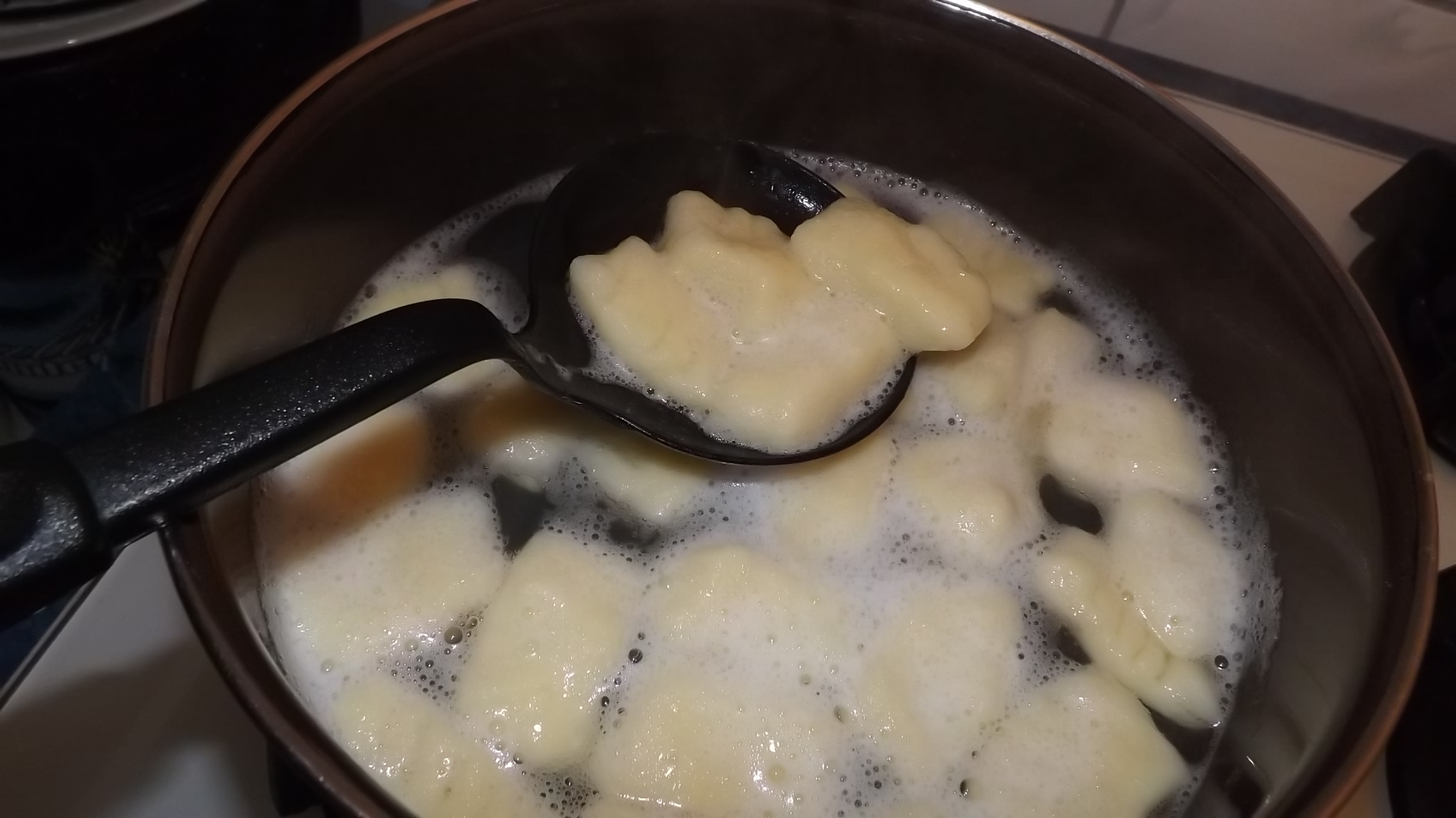 Gnocchi din cartofi cu smantana si ceva fin de la Delaco