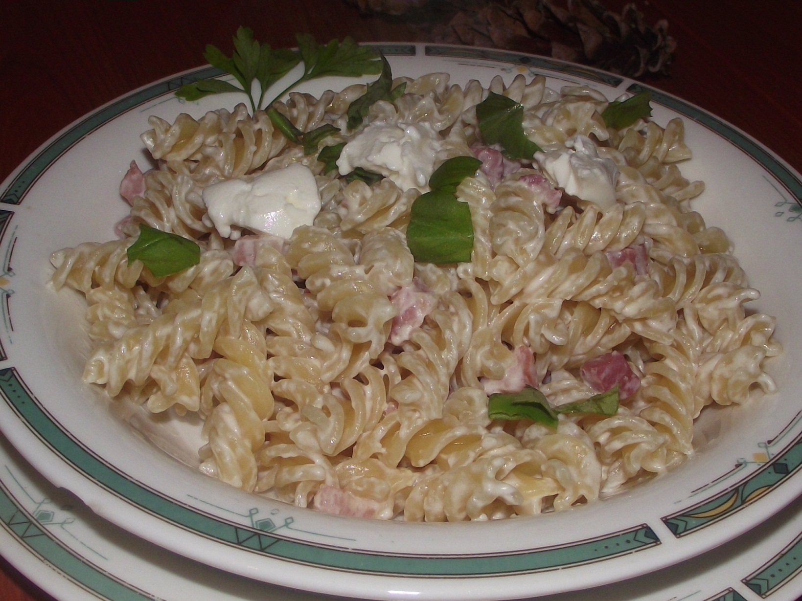 Fusilli cu crema de branza si costita