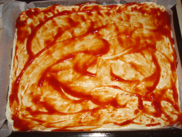 Pizza cu carnati de casa