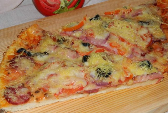 Pizza cu de toate (motaneasca)