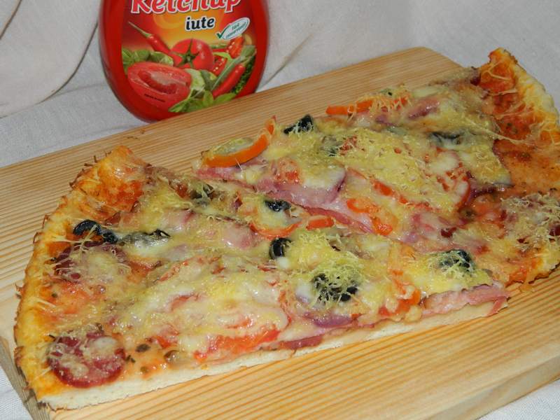 Pizza cu de toate (motaneasca)