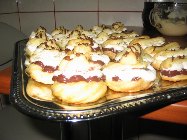 Choux a la creme cu vanilie si ciocolata