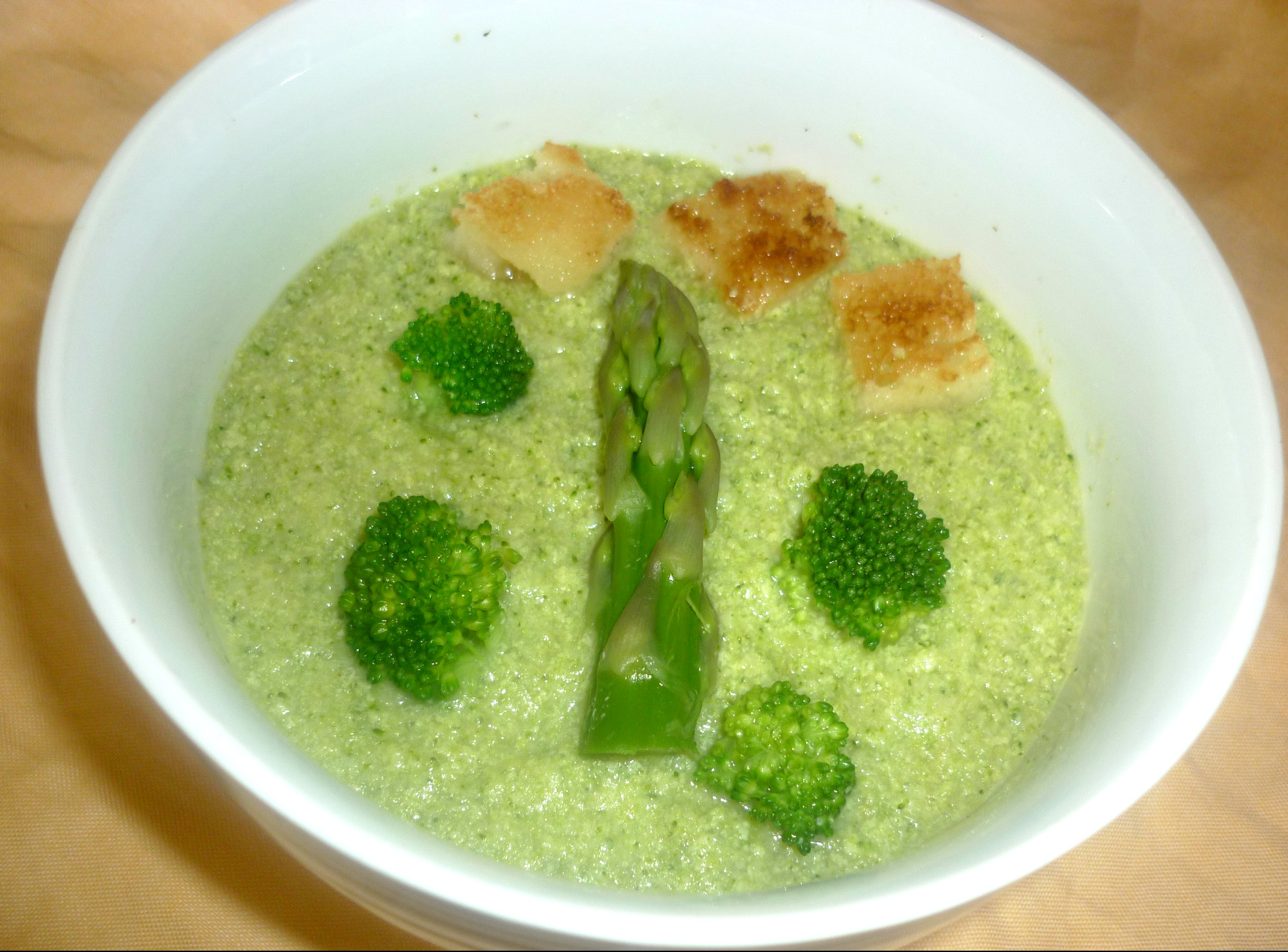 Supa crema de broccoli si sparanghel verde