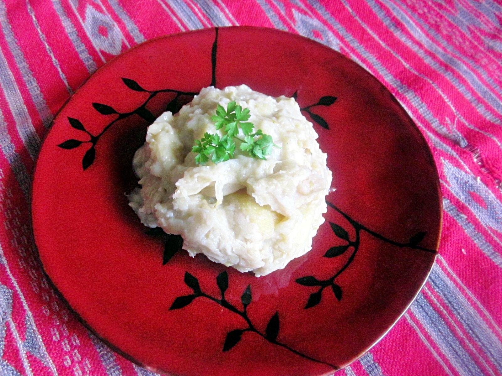 Varza creata cu cartofi, o reteta delicioasa din bucataria bunicii