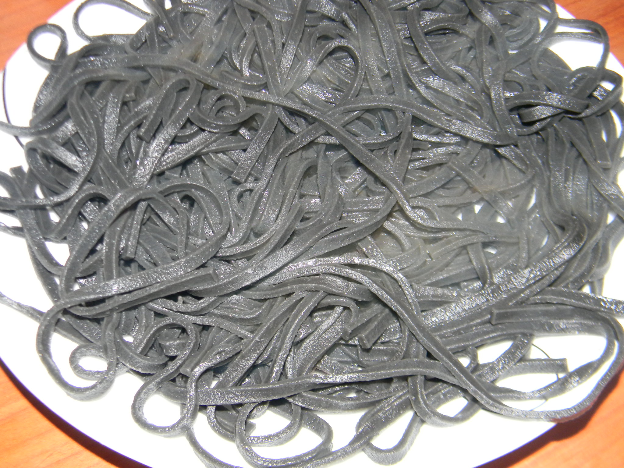 Tagliolini  negre cu surimi