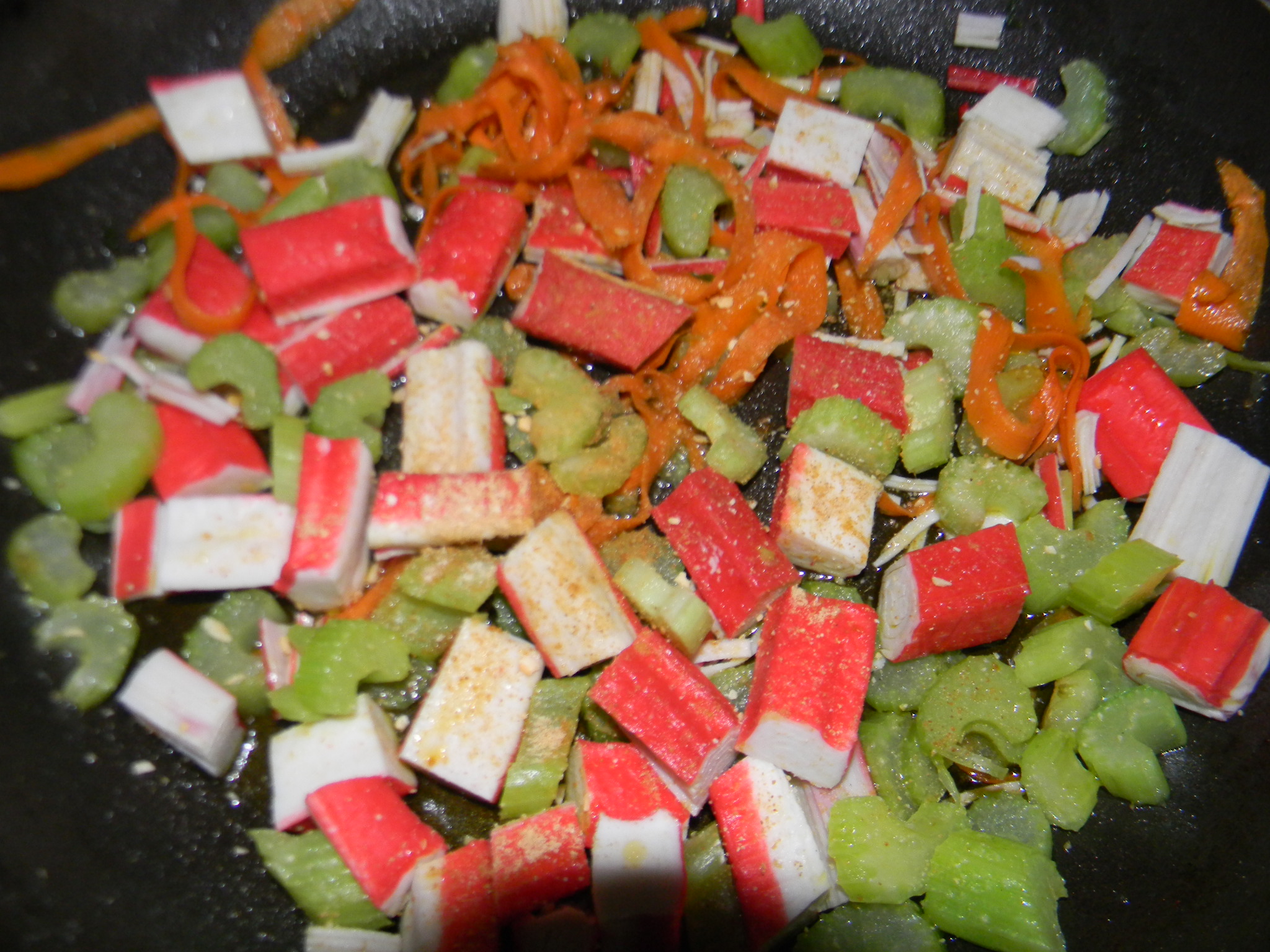 Tagliolini  negre cu surimi