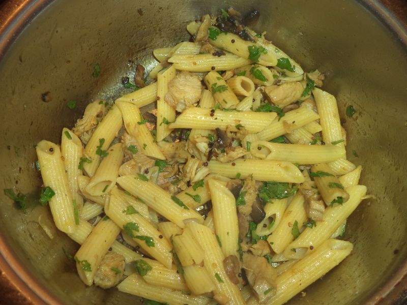 Penne cu piept de pui si ciuperci