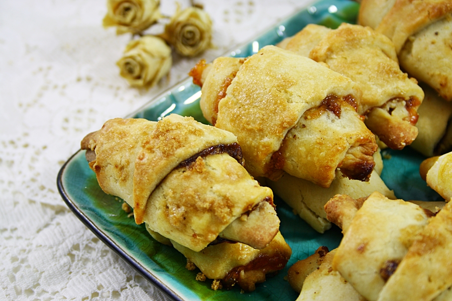 Cornulete cu nuca si gem/ Rugelach