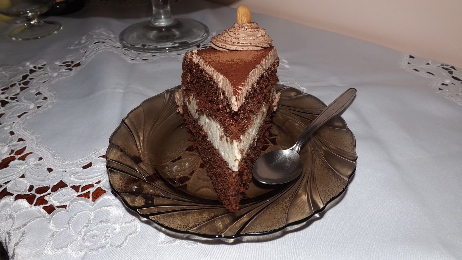 Tort cu migdale, crema de lapte si ganache