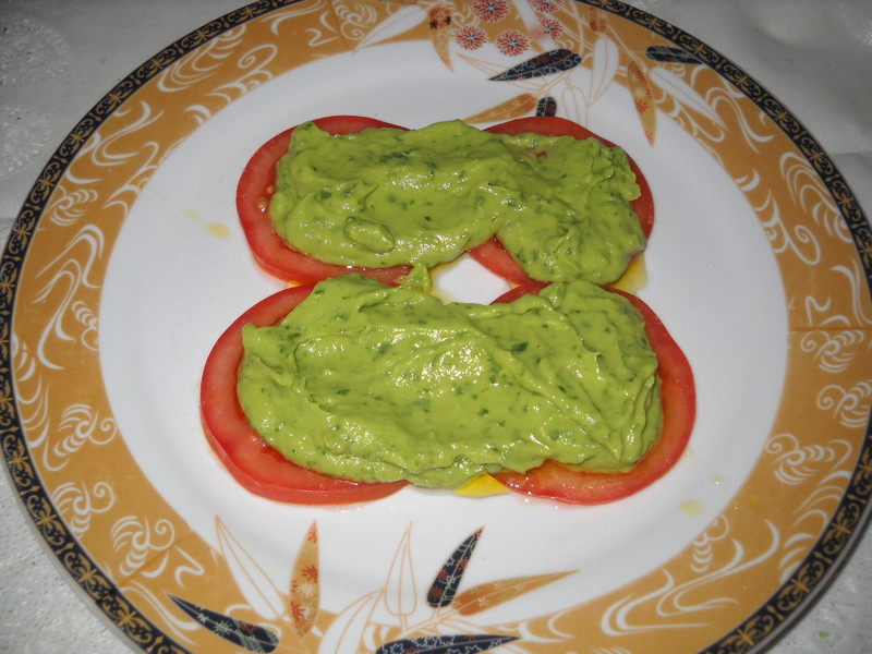 Peste cu pasta de avocado