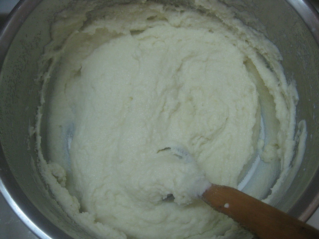 Tort cu crema de gris