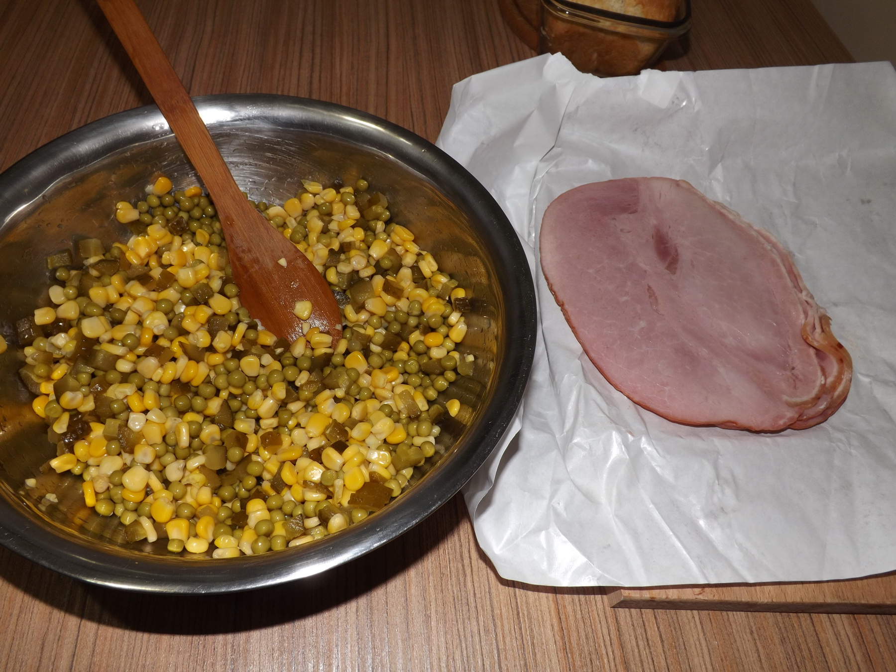 Salata de paste cu legume si jambon de porc