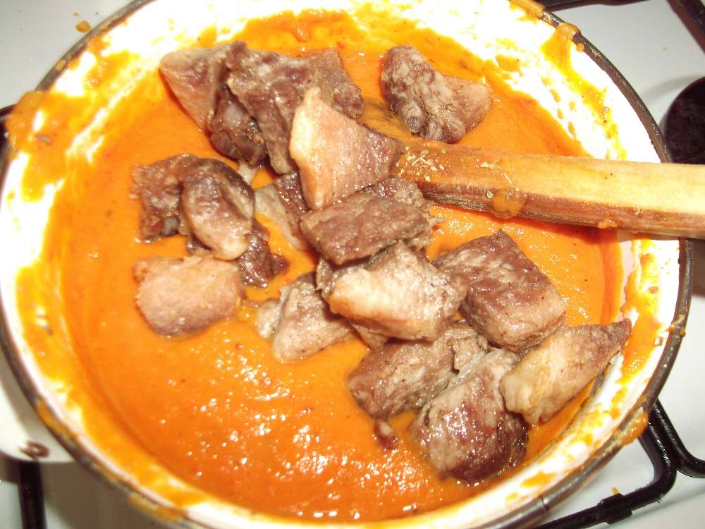 Carne de porc in sos de legume