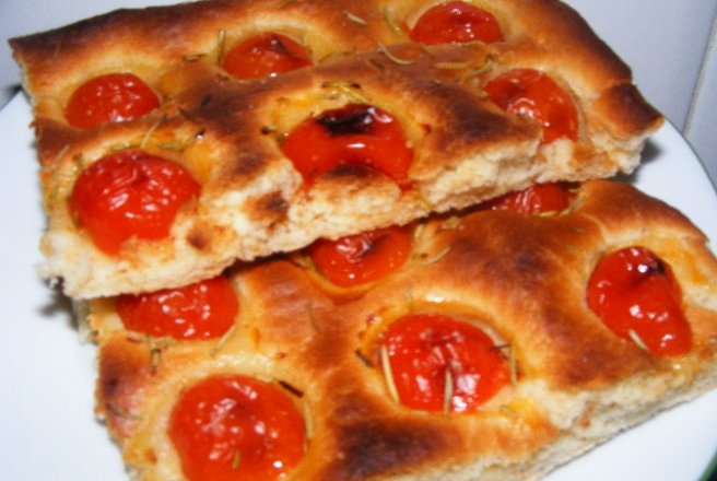 Pizza cu rosii cherry