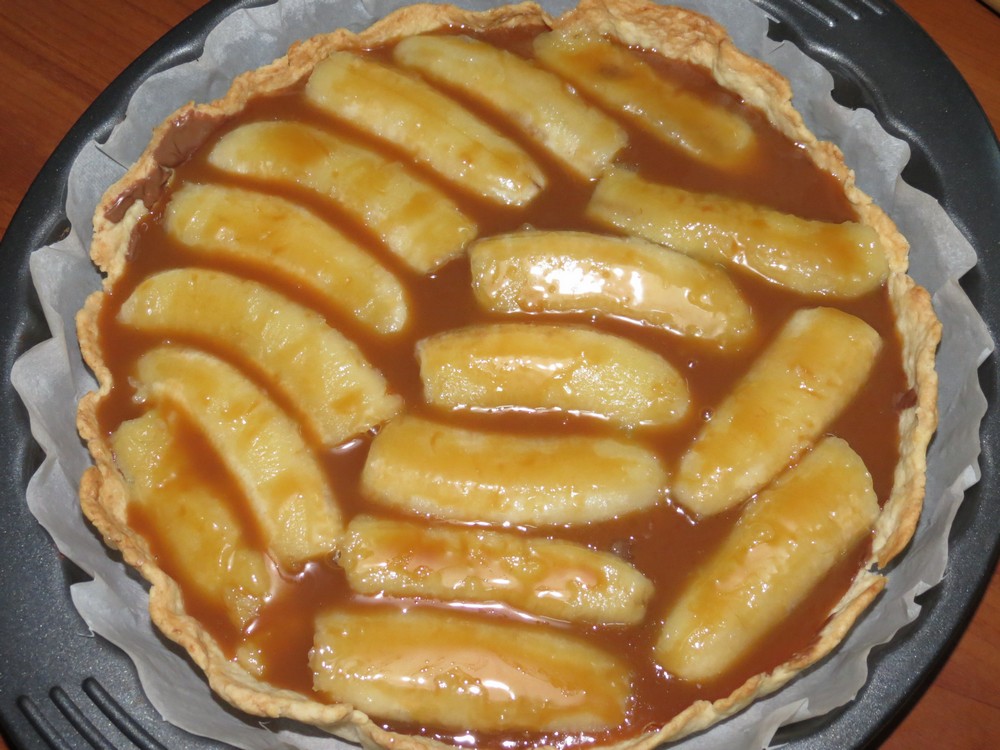 Tarta cu ciocolata, banane si caramel