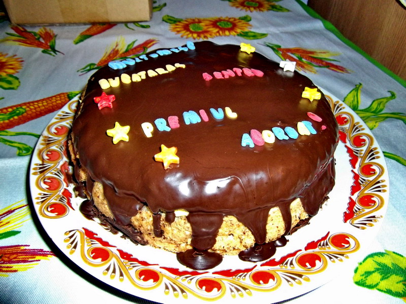 Reteta de tort cu blat cu nuca si crema de vanilie fina cu unt