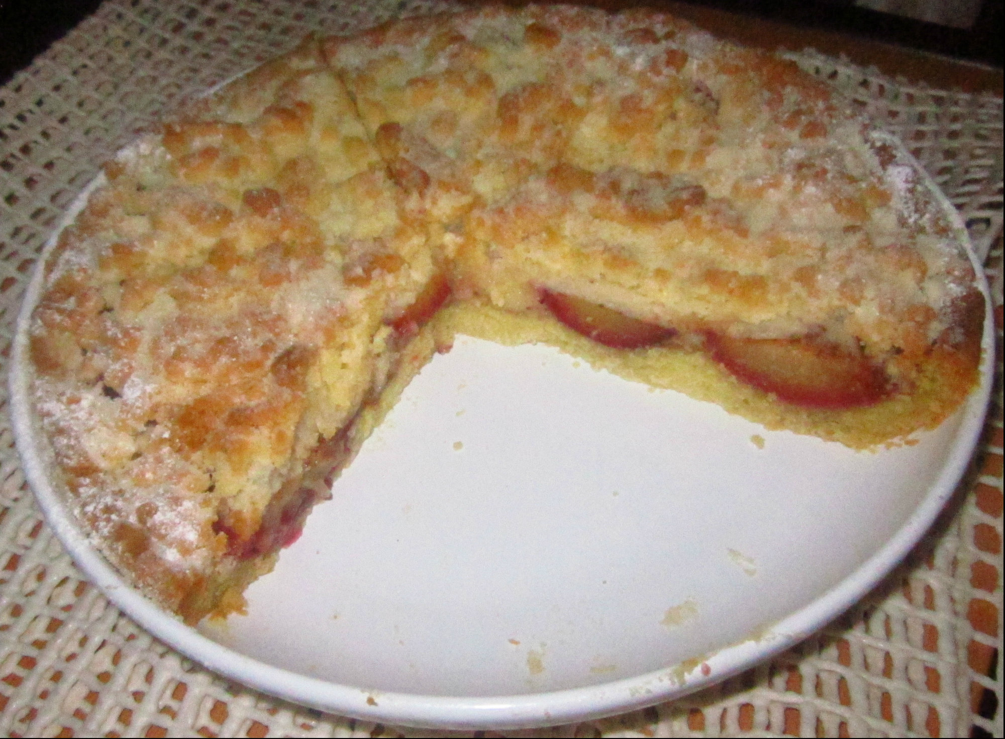 Tarta cu prune si crumble