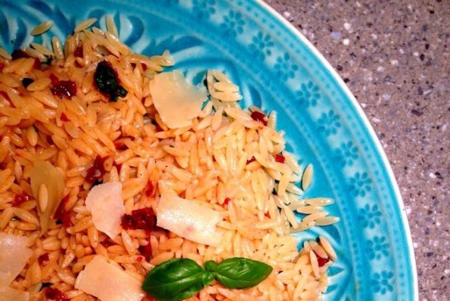 Orzo cu arome mediteraneene gata în 12 minute