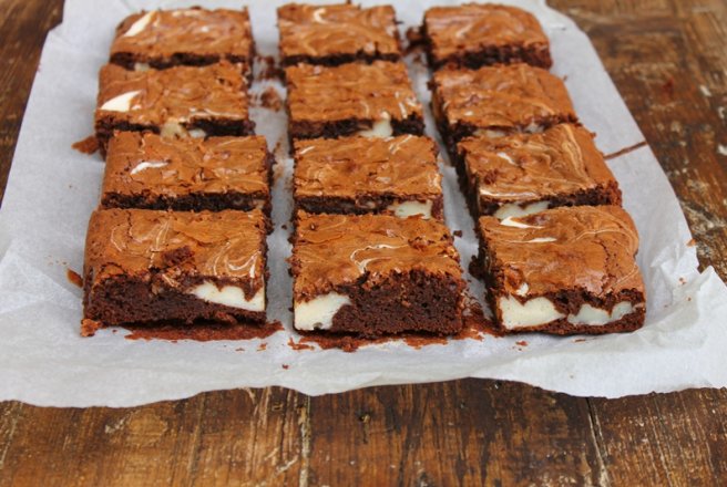 Brownies cu crema de branza