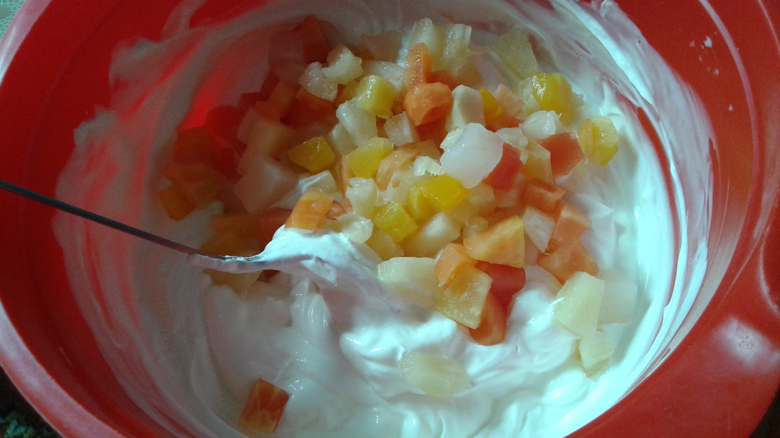 Tort cu crema de iaurt si jeleu de visine