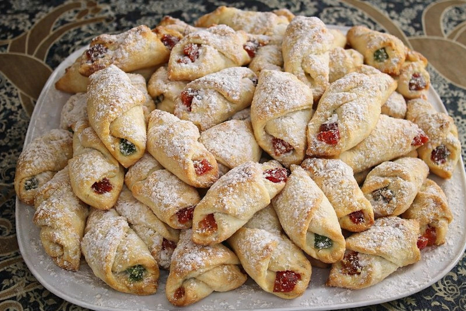 Desert cornulete pufoase cu rahat